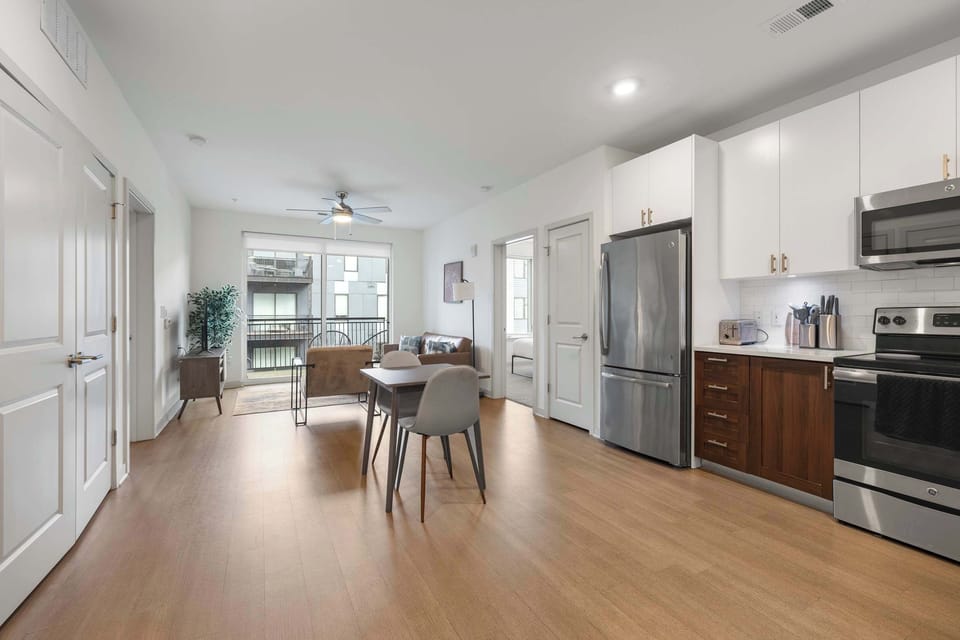 Apartment, 3 Bedrooms, Non Smoking | 2 Units | Dining room