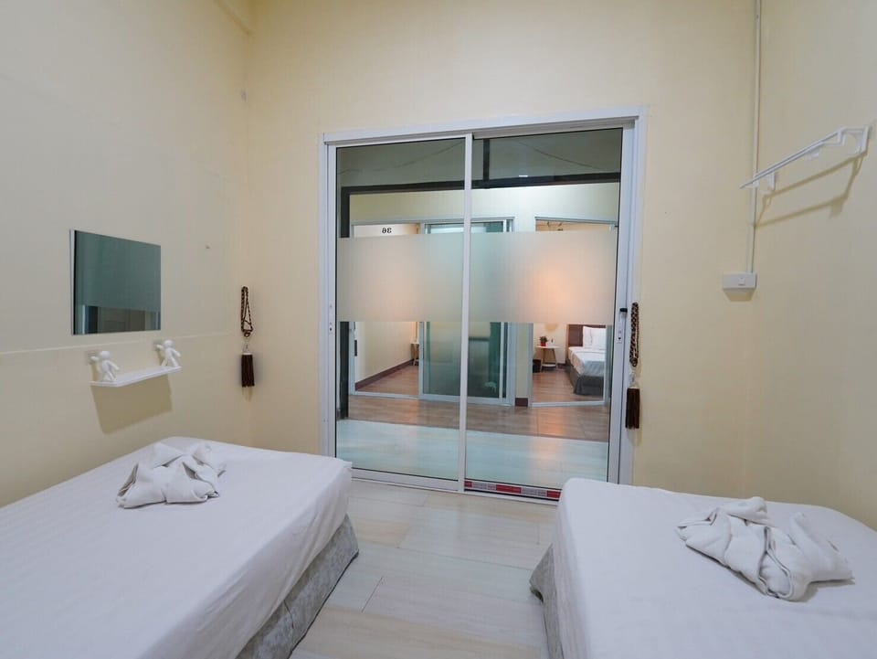 Twin Room | Free WiFi, bed sheets