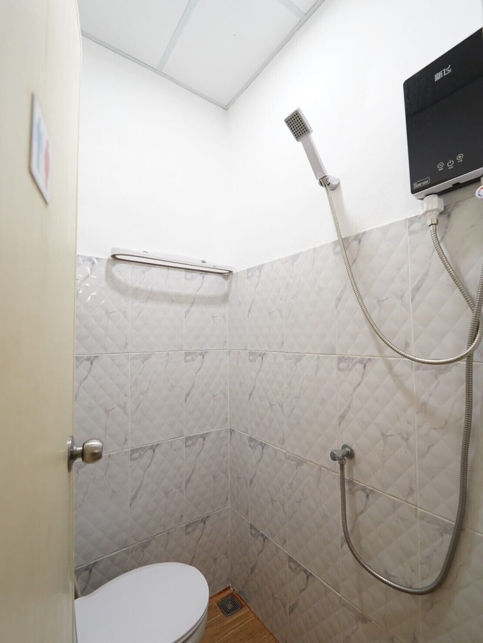 Shower, free toiletries, soap, shampoo