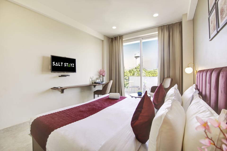 Family Room with Balcony | Premium bedding, in-room safe, desk, blackout drapes