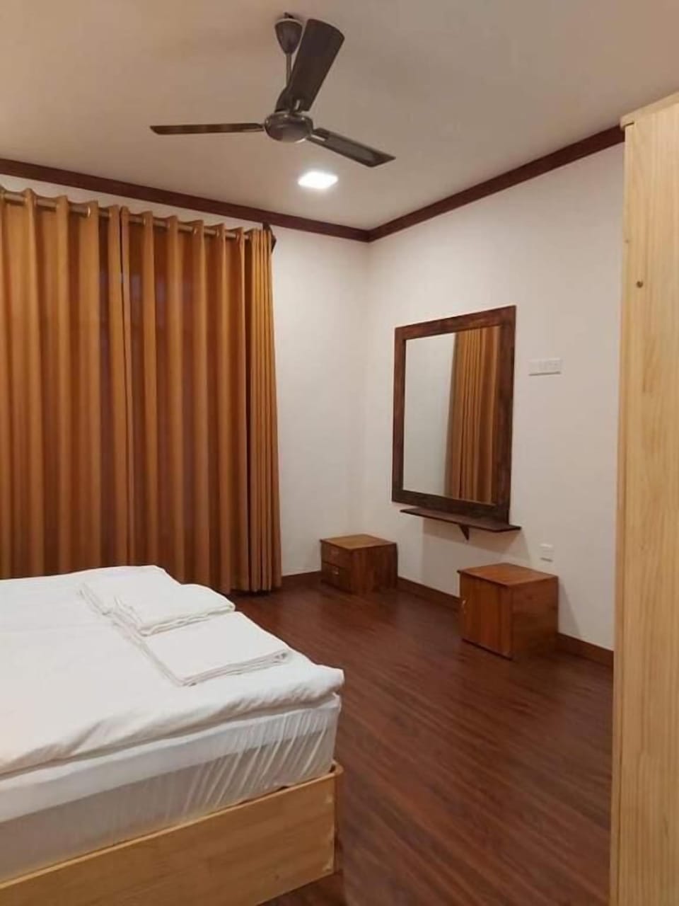 Deluxe Room | 1 bedroom, iron/ironing board, free WiFi, bed sheets