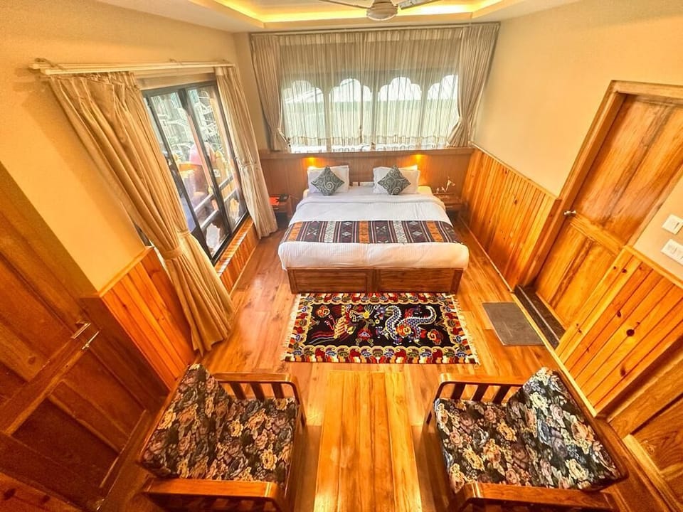 Deluxe Double Room, 1 Double Bed, City View | Premium bedding, in-room safe, desk, laptop workspace