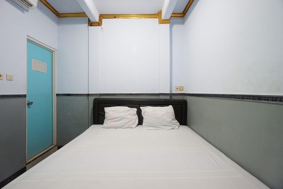Standard Double Room | Free WiFi, bed sheets