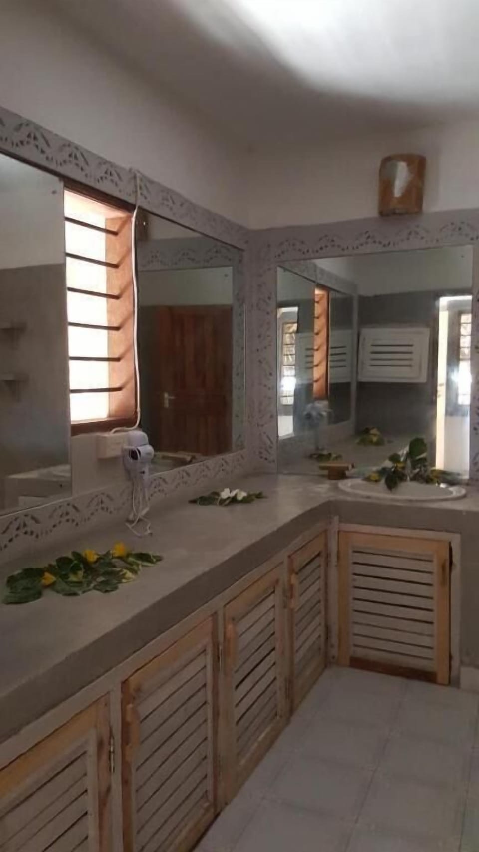 Grand Room | Bathroom | Shower, rainfall showerhead, free toiletries, bidet
