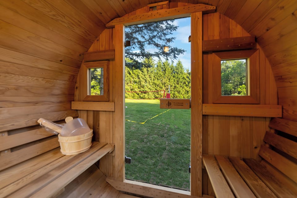 Experience the ultimate in relaxation in this spacious barrel sauna.