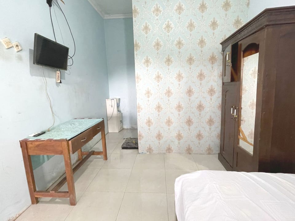 Standard Double Room | Free WiFi, bed sheets