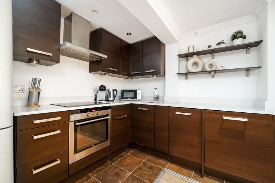 City Apartment | Private kitchen | Full-size fridge, microwave, oven, stovetop