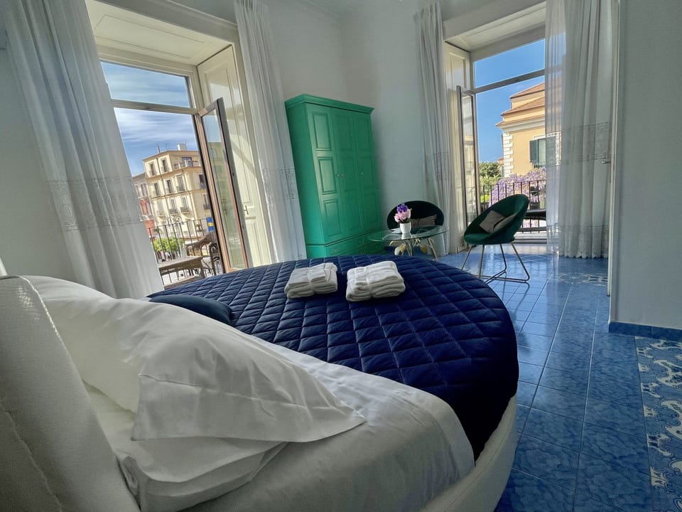 Exclusive Double Room, 1 King Bed, Non Smoking, Sea View | Hypo-allergenic bedding, down comforters, memory foam beds, minibar