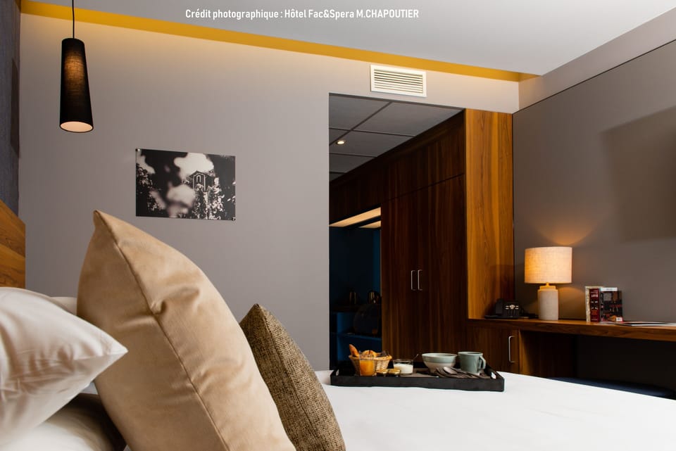 Minibar, in-room safe, laptop workspace, blackout drapes