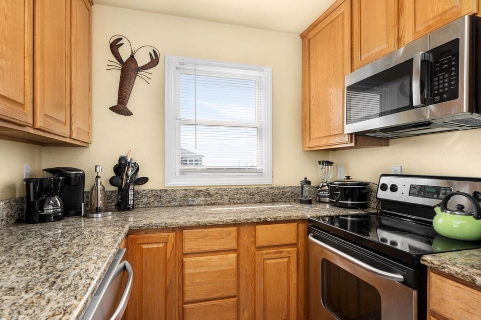 19-web-or-mls-116-E-Pioneer-TL-Kitchen-V3