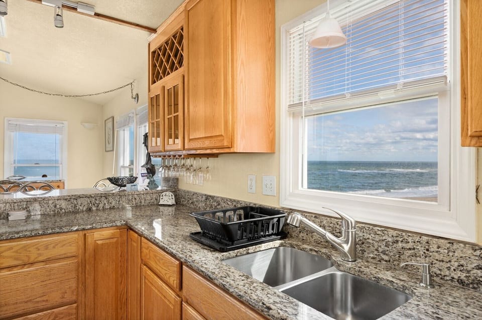 20-web-or-mls-116-E-Pioneer-TL-Kitchen-V4