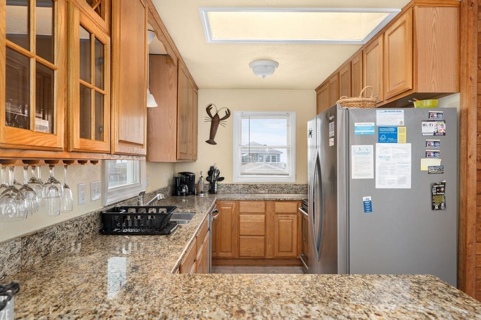 18-web-or-mls-116-E-Pioneer-TL-Kitchen-V2