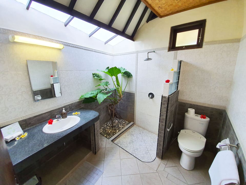 Bungalow, Ocean View | Bathroom | Shower, rainfall showerhead, free toiletries, hair dryer