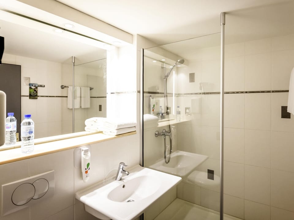 In-room safe, desk, soundproofing, iron/ironing board