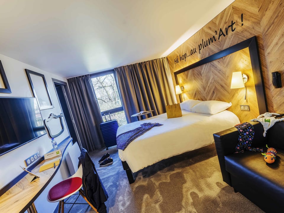 Standard Suite, 1 Double Bed with Sofa bed | In-room safe, desk, soundproofing, iron/ironing board