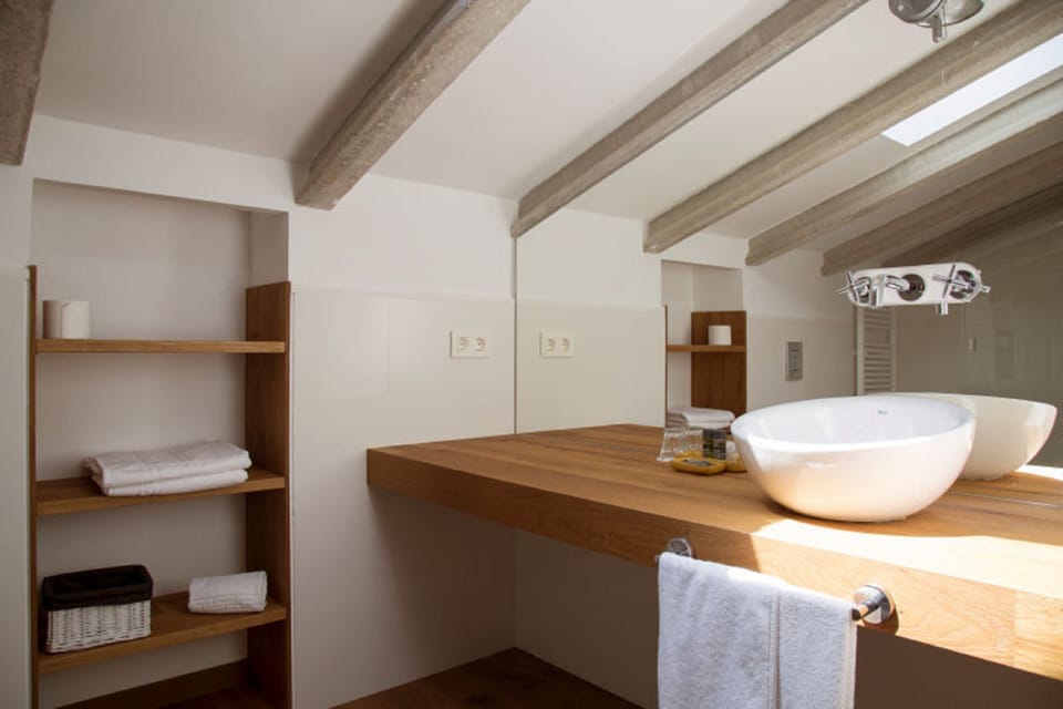 Shower, free toiletries, hair dryer, bathrobes