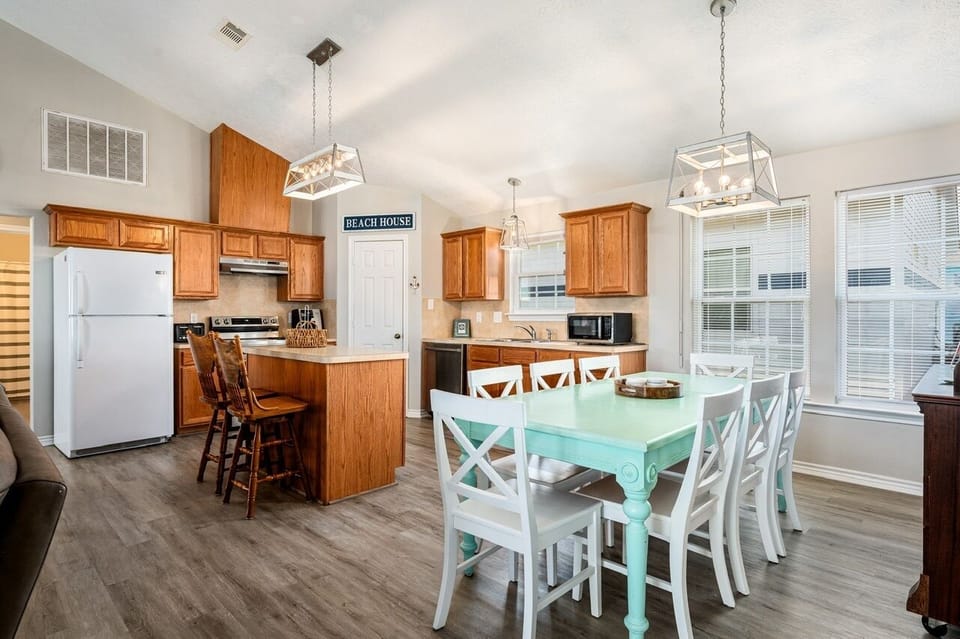 House, 3 Bedrooms | Private kitchen | Fridge, coffee/tea maker