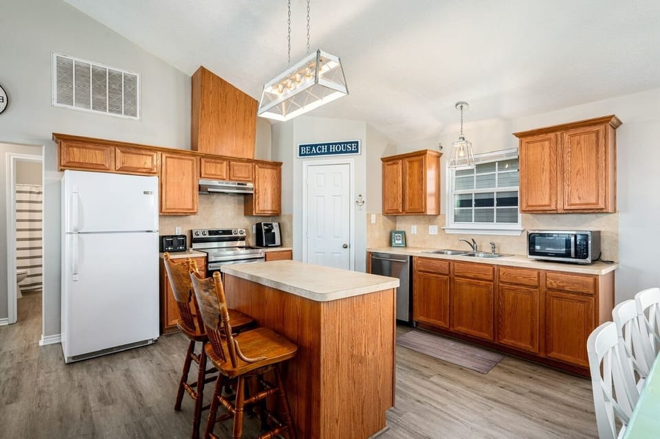 House, 3 Bedrooms | Private kitchen | Fridge, coffee/tea maker