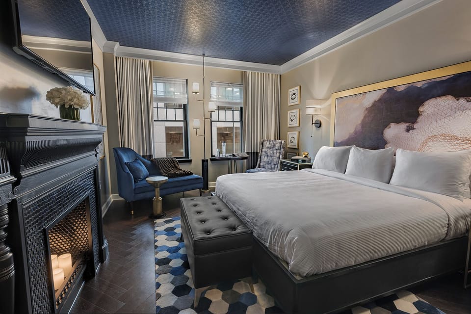 Deluxe Room, 1 King Bed | Premium bedding, in-room safe, blackout drapes, iron/ironing board