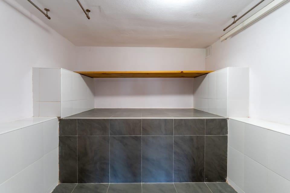 Luxury Apartment | 2 bedrooms, blackout drapes, iron/ironing board, free WiFi