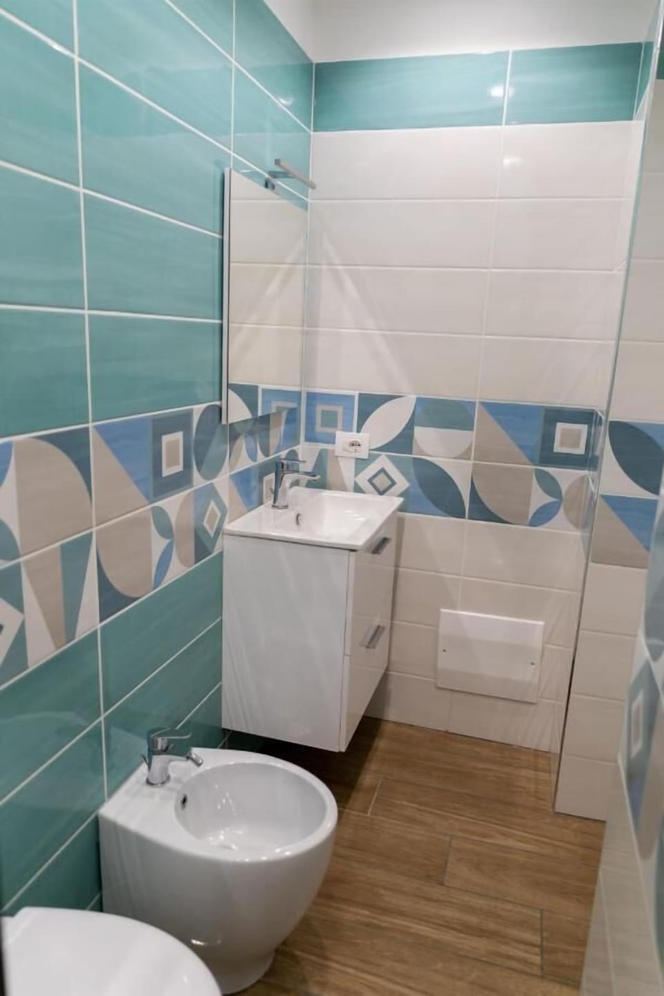 Superior Room, 1 Bedroom | Bathroom | Shower, rainfall showerhead, free toiletries, hair dryer