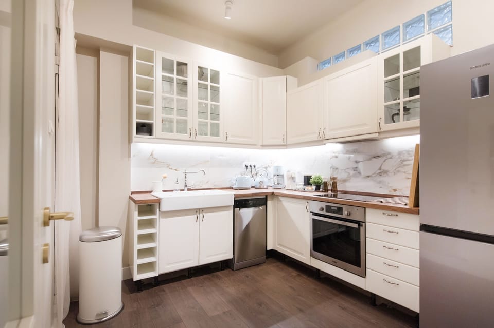 Luxury Apartment | Private kitchen | Oven, dishwasher, espresso maker, coffee/tea maker