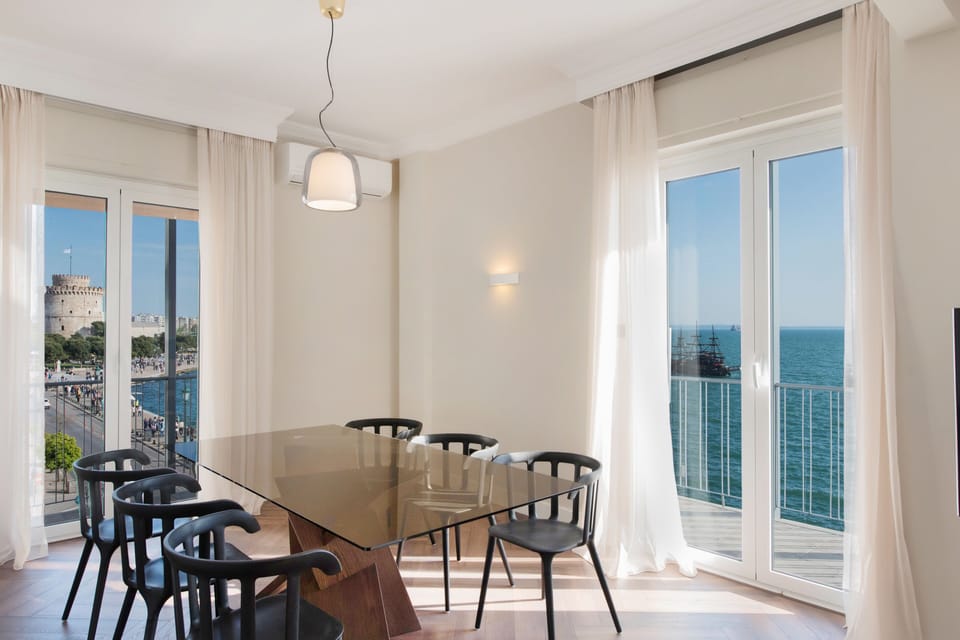 Luxury Apartment | In-room dining