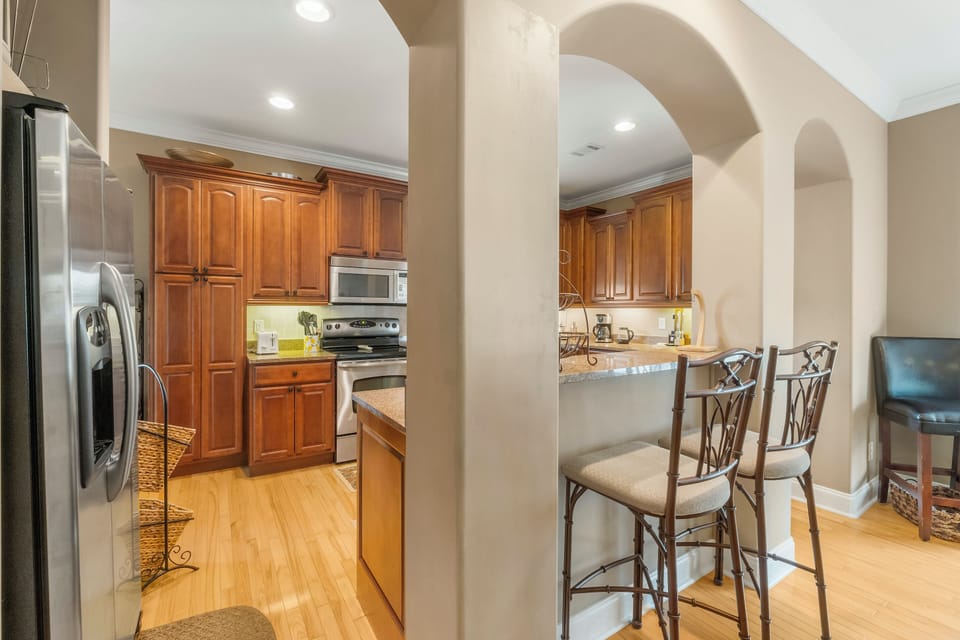 House | Private kitchen | Full-size fridge, microwave, oven, stovetop