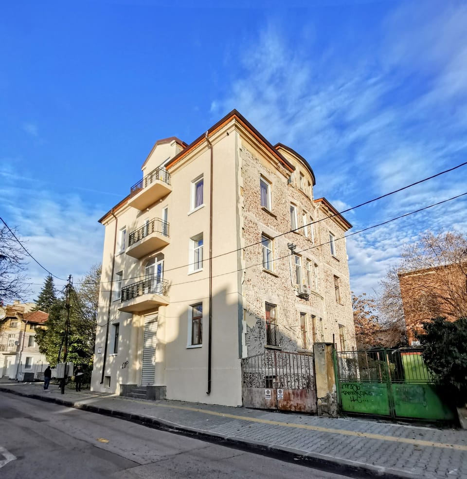 Building (exterior view) where the apartment is located
