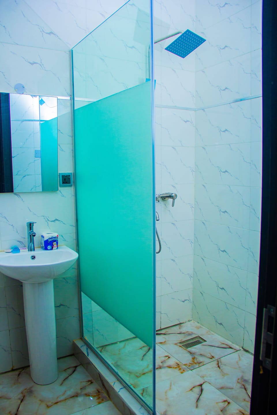 Executive Room | Bathroom | Shower, free toiletries, bathrobes, towels