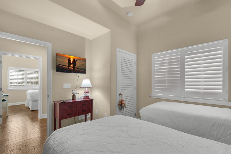 Guest bedroom