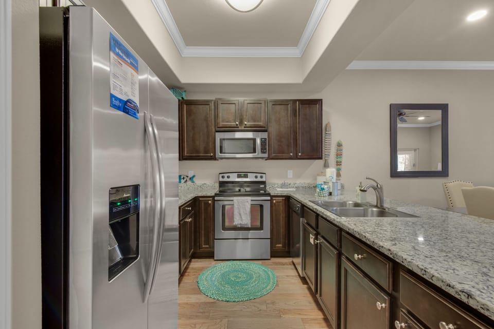 Full kitchen