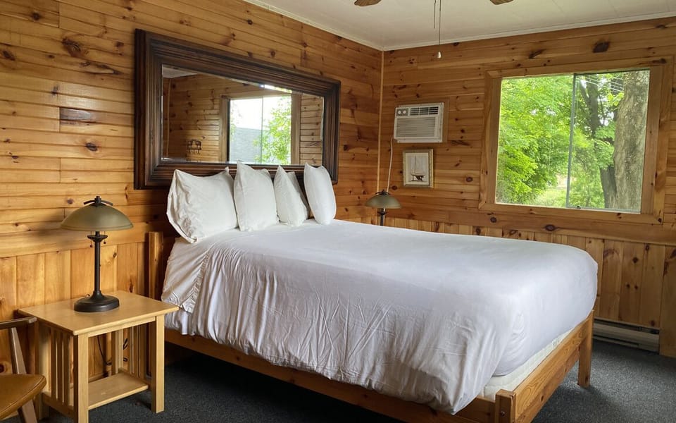 Hilltop Cottage | Individually furnished, blackout drapes, soundproofing