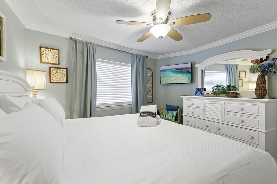 24-Mainsail-433-Guest-Bedroom-Alt
