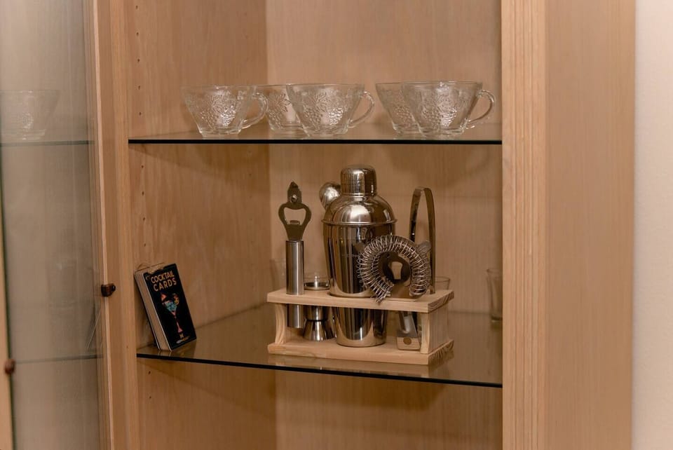 We also provide a Cocktail Shaker Set.
