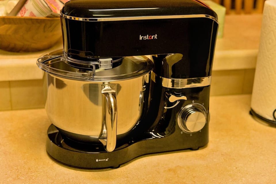 The stand mixer enables you to handle a variety of tasks, from whipping the fluffiest meringue to preparing the dough for the chewiest cookies and kneading bread dough.
