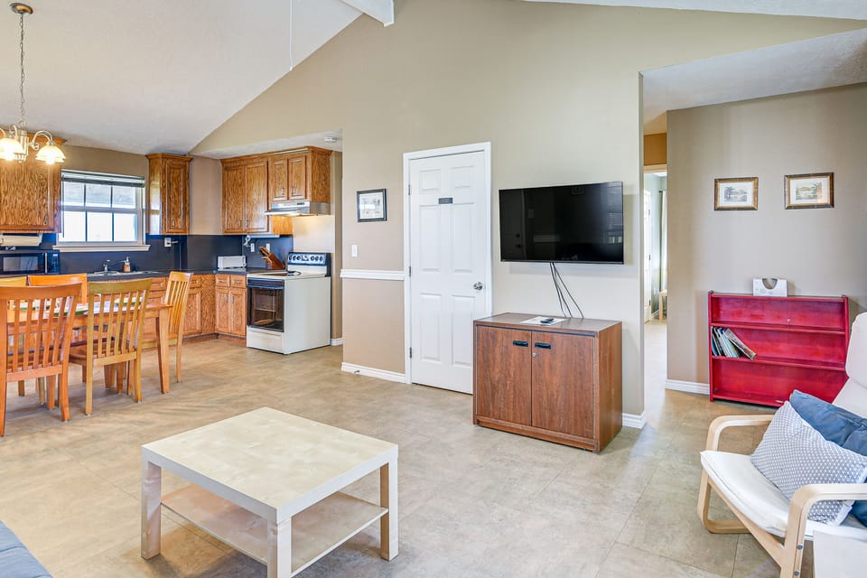 Living Room | Futon | Main Floor | Smart TV