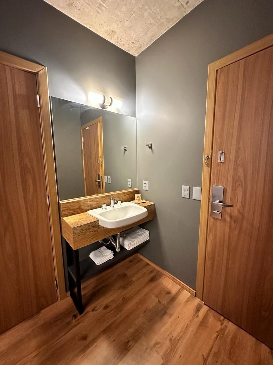 Standard Room | WiFi (free), bed sheets