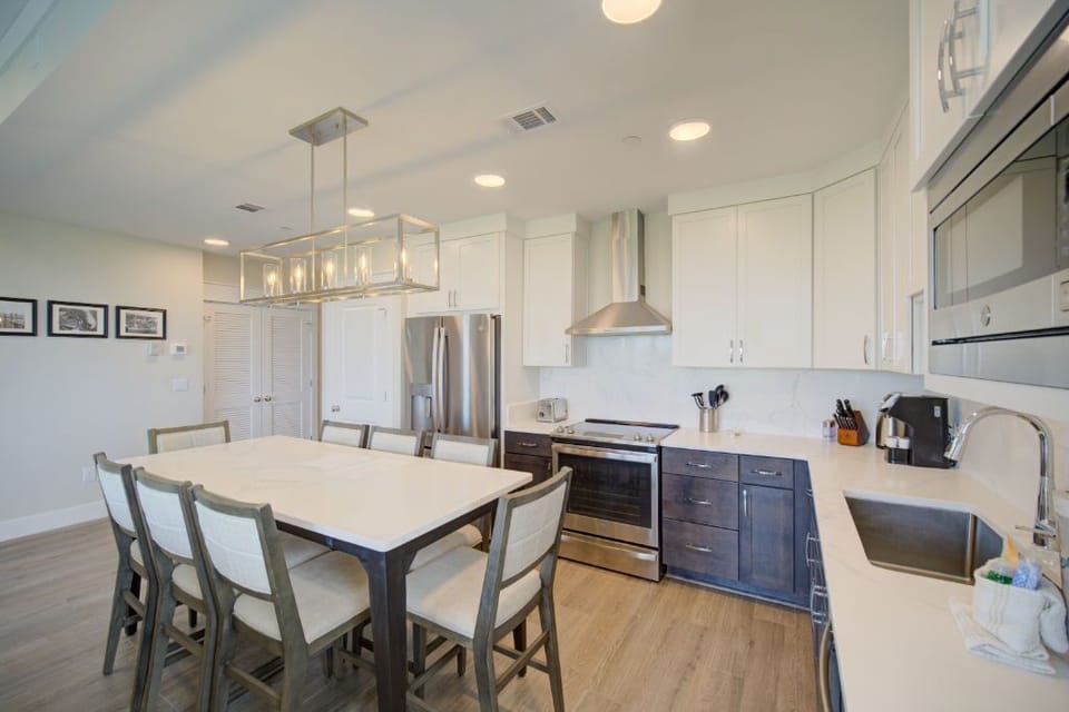 A cozy corner in the kitchen for intimate meals and morning coffee.