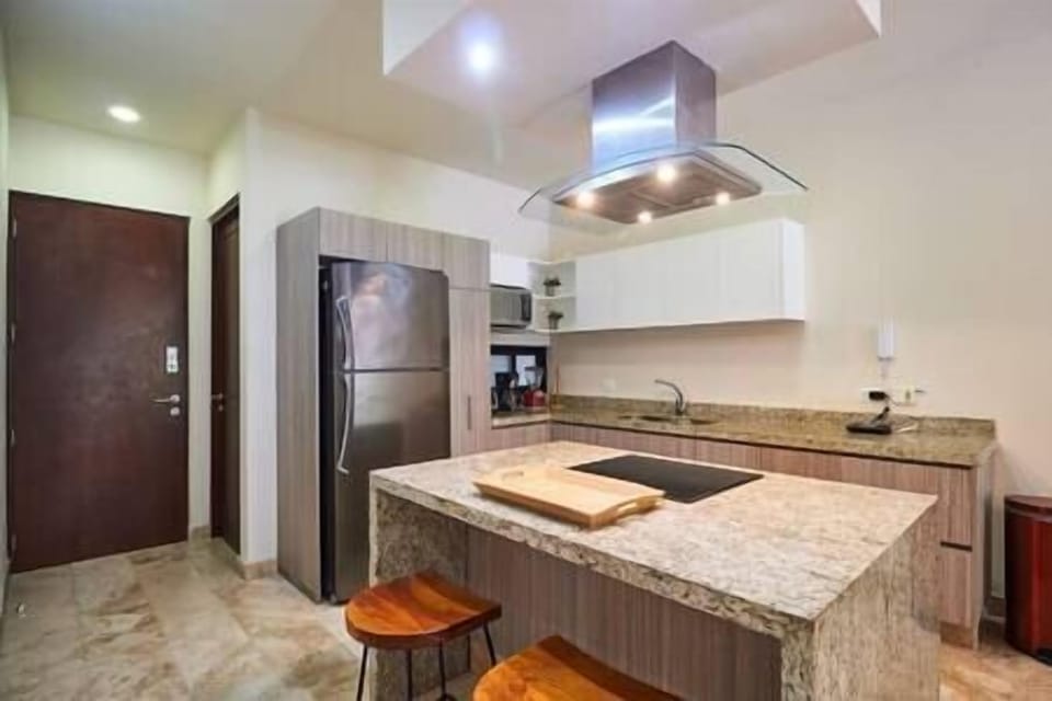 Kitchen essentials: Toaster, blender, coffee machine.