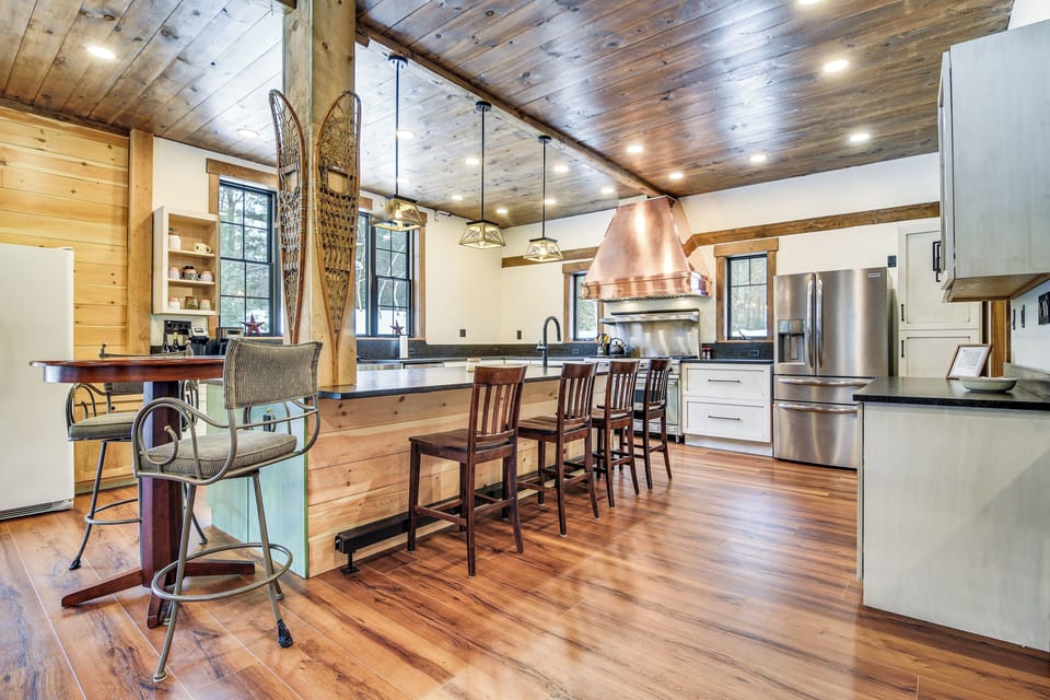 Kitchen | Double Oven | Dishwasher | 1st Floor