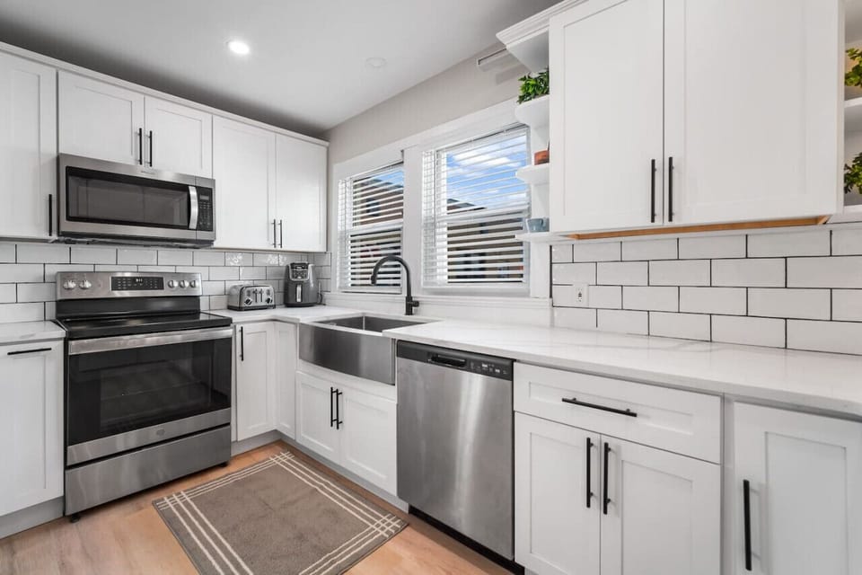 Beautiful Fully Equipped Kitchen