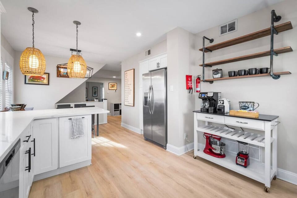 Beautiful Fully Equipped Kitchen