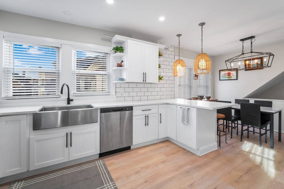 Beautiful Fully Equipped Kitchen