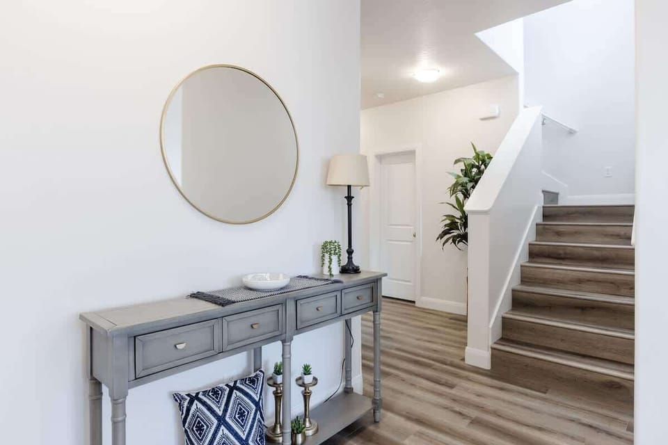 Entry to Bedrooms