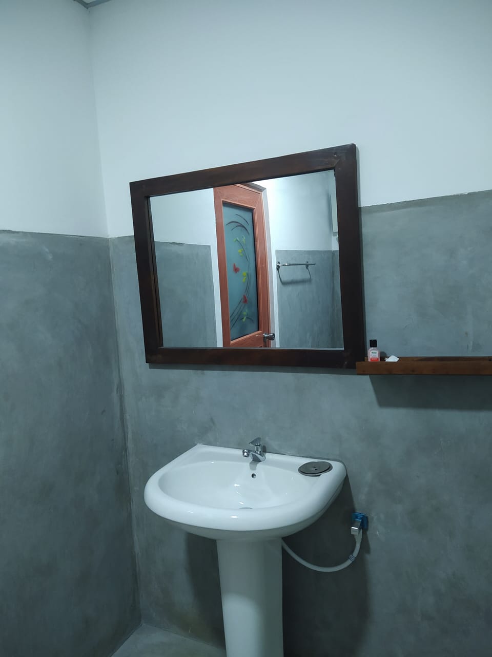 Deluxe Double Room | Bathroom | Free toiletries, hair dryer
