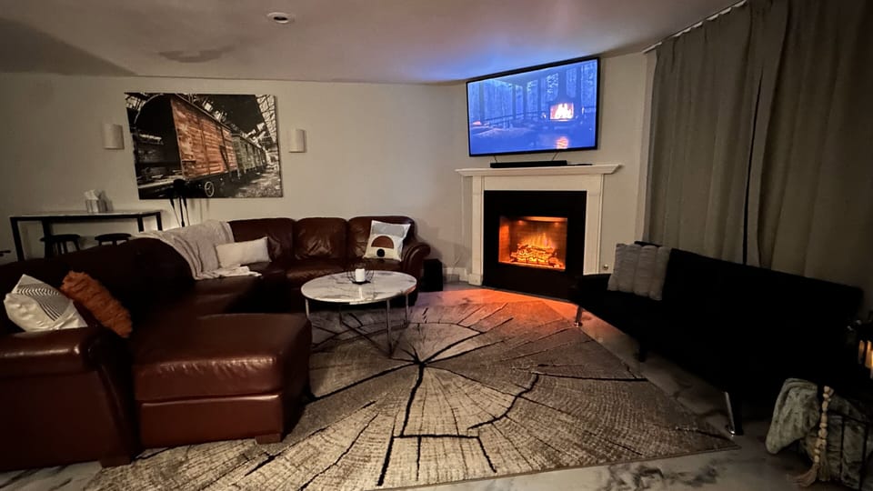 LOWER LEVEL GAME ROOM