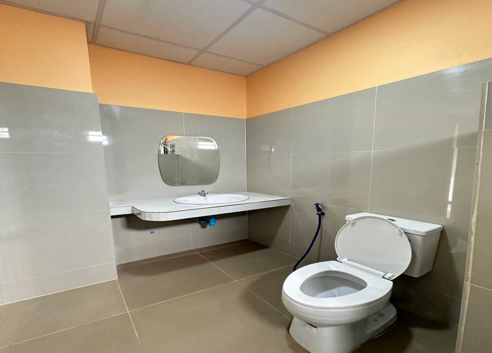 Standard Double Room | Bathroom | Shower, towels