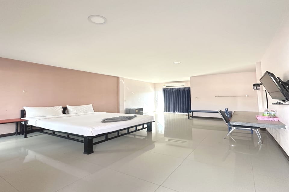 Standard Double Room | Desk, free WiFi, bed sheets