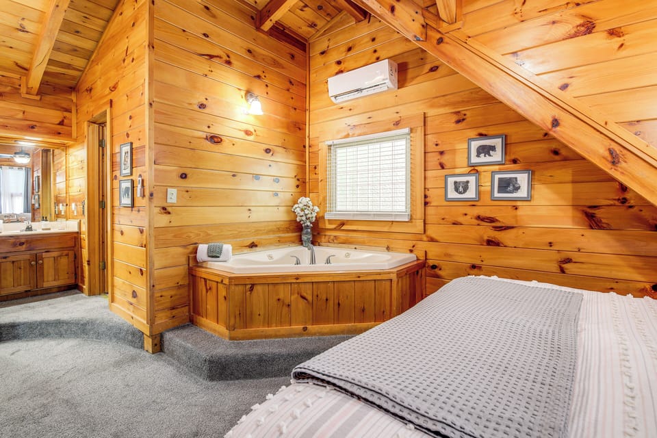 Pigeon Forge Cabin: Premier Location & Hot Tub Cottage in Pigeon Forge